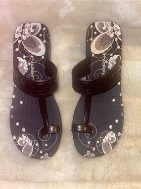 Comfort Floral Toe-Ring Sandals - Brown